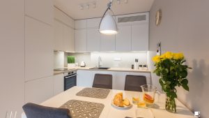 Polskie Wnętrza - ​Trójkąty i tramwaje - projekt mieszkania.