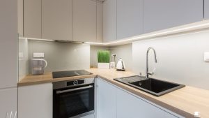 Polskie Wnętrza - ​Trójkąty i tramwaje - projekt mieszkania.