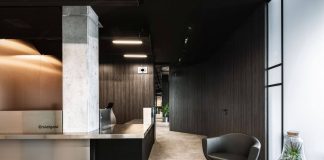 Nowoczesne biuro w miejscu dawnej fabryki spirytusu - Polskie Wnętrza